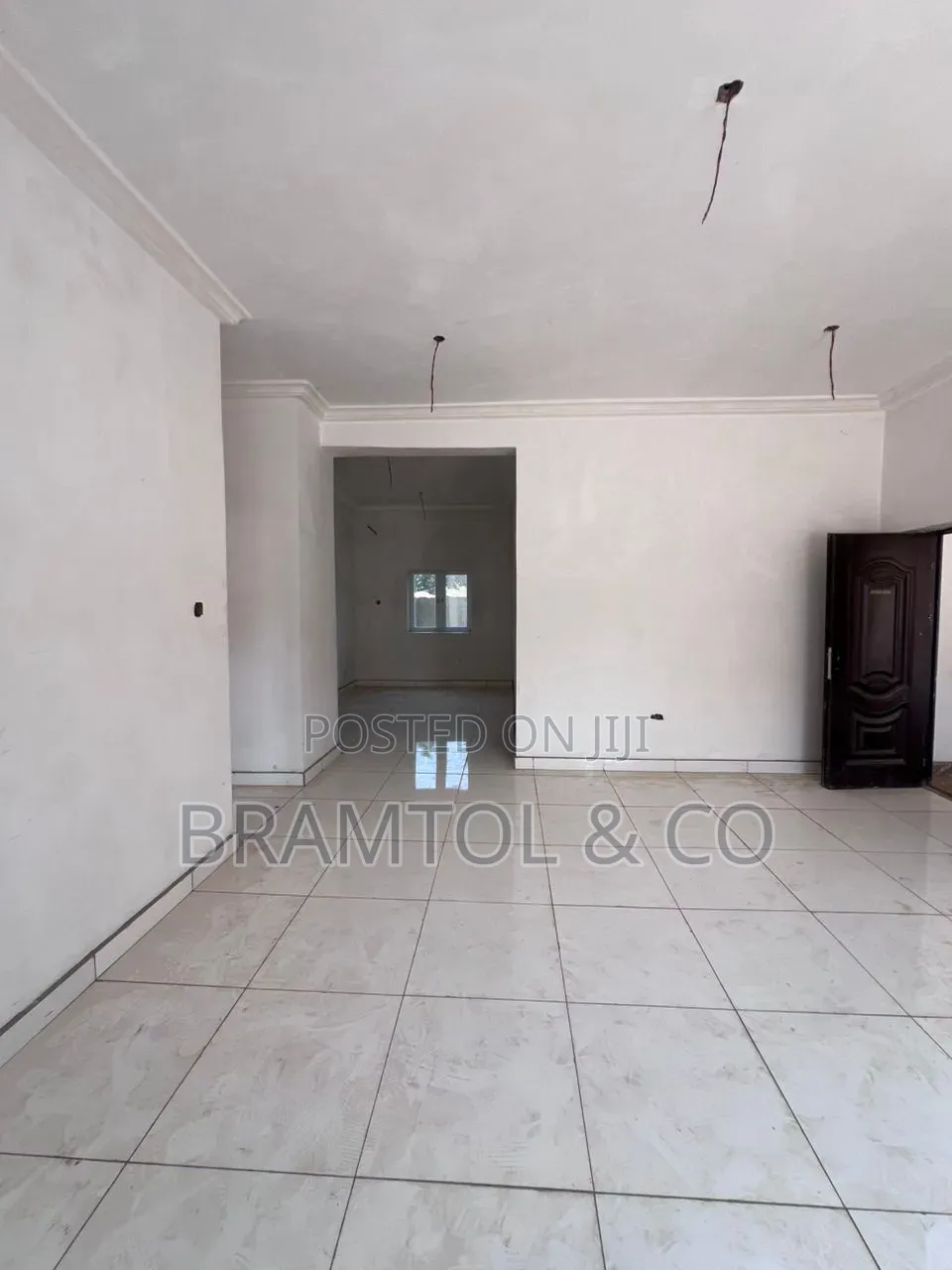 3bdrm Block of Flats in Tinubu Estate, Bunkoro for sale in Bunkoro