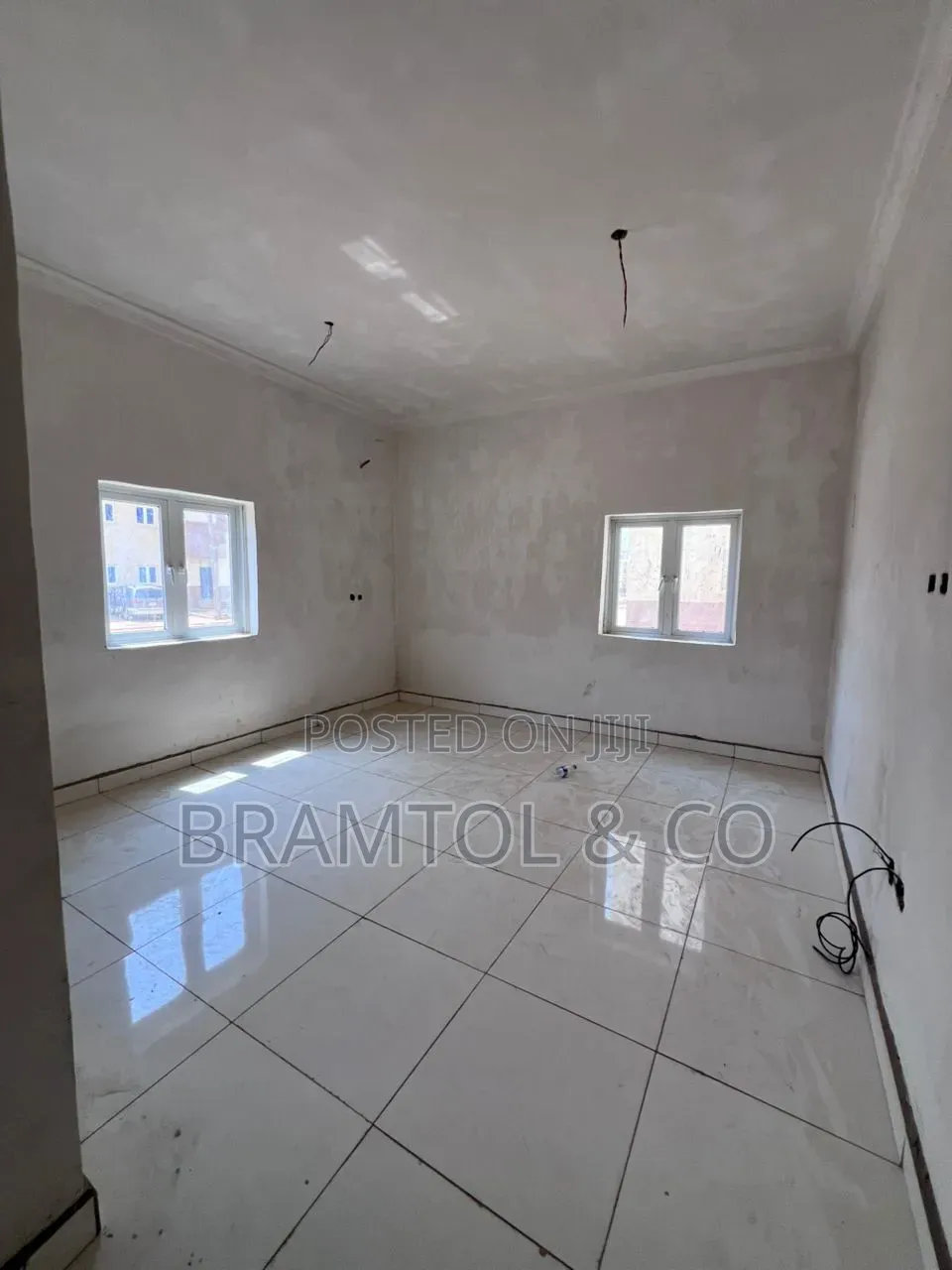 3bdrm Block of Flats in Tinubu Estate, Bunkoro for sale in Bunkoro