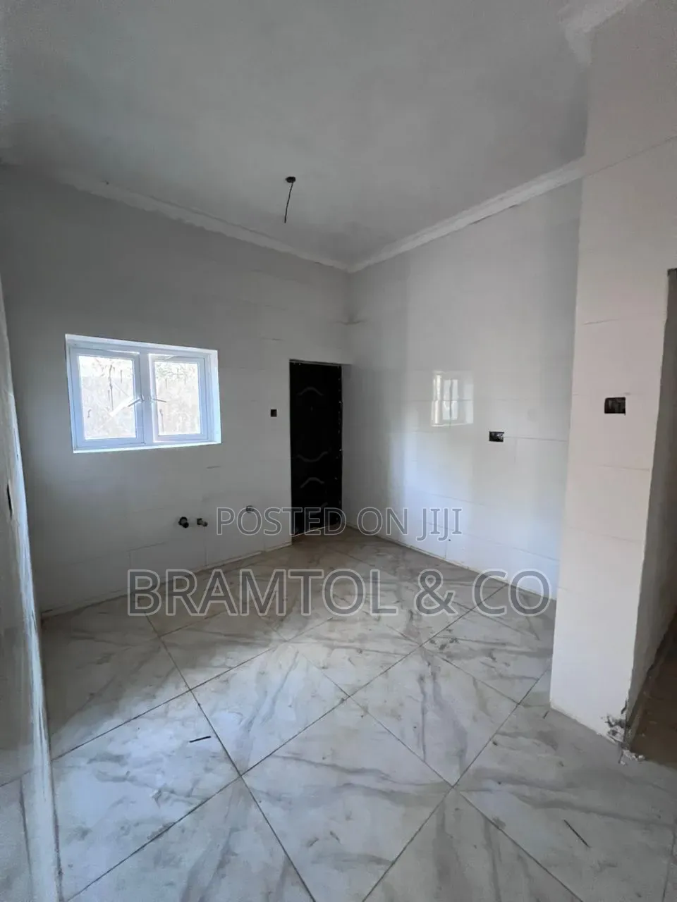 3bdrm Block of Flats in Tinubu Estate, Bunkoro for sale in Bunkoro