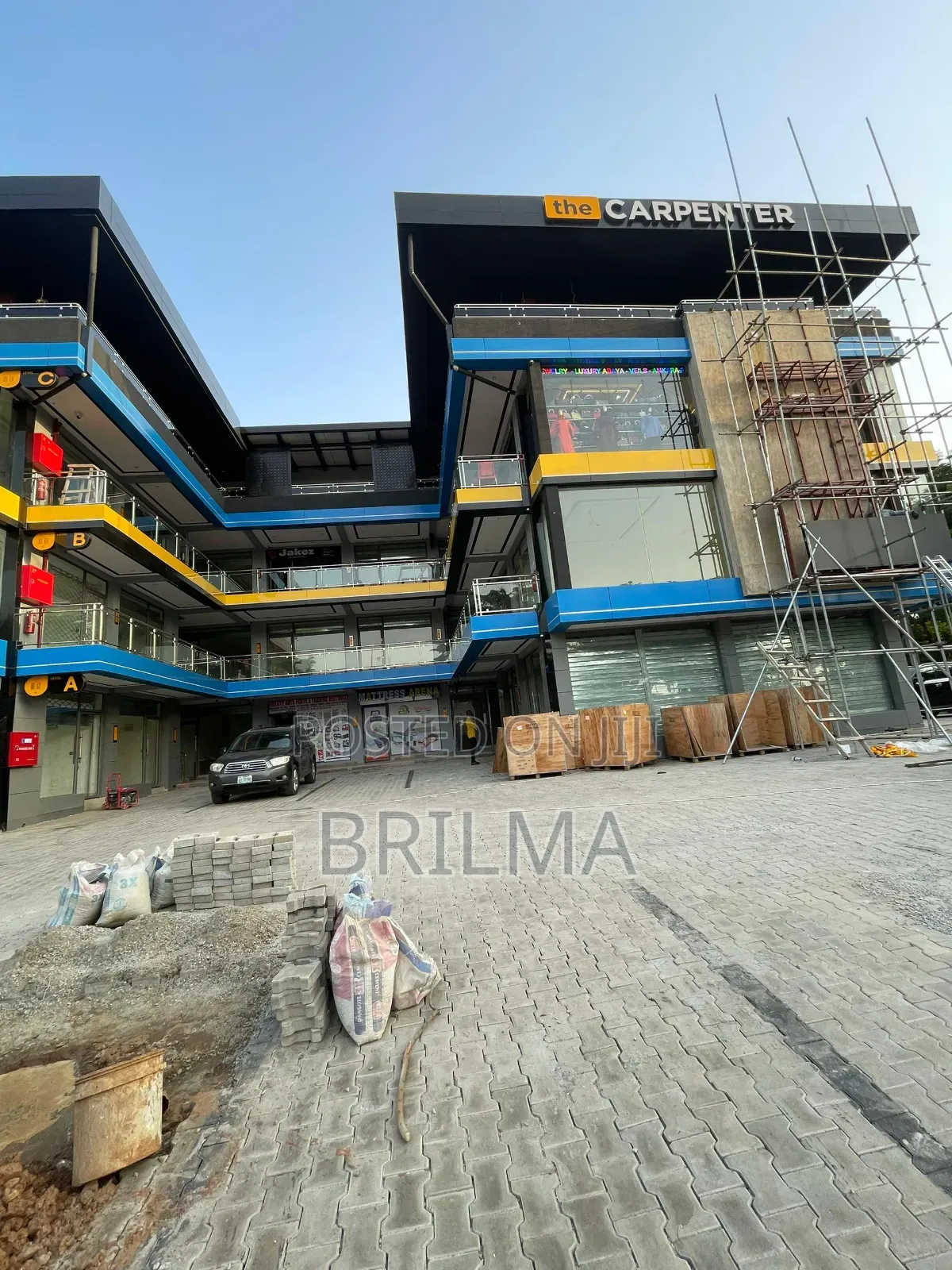 Shop And Office Space In Gwarimpa For Sale in Life Camp