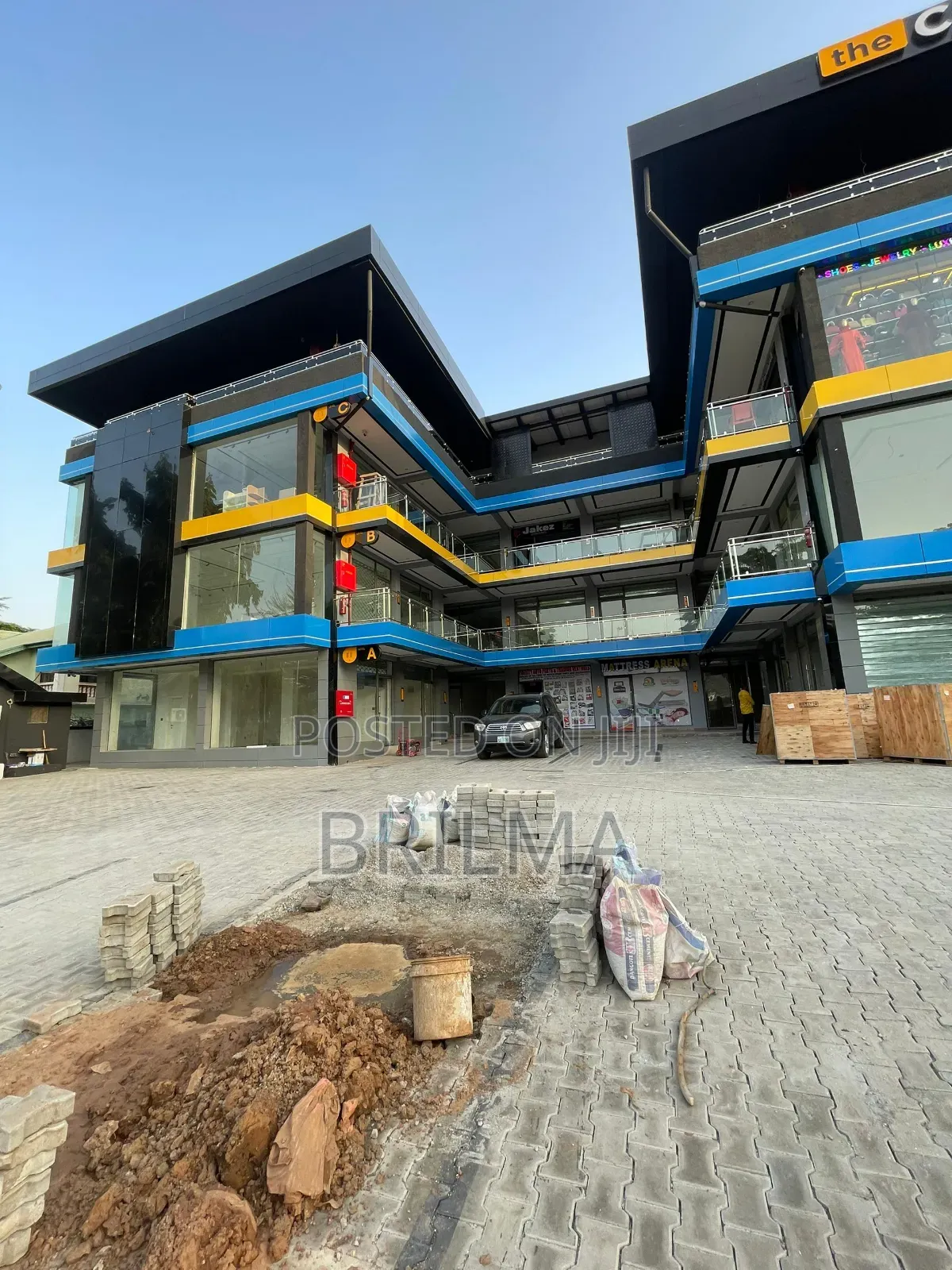 Shop And Office Space In Gwarimpa For Sale in Life Camp