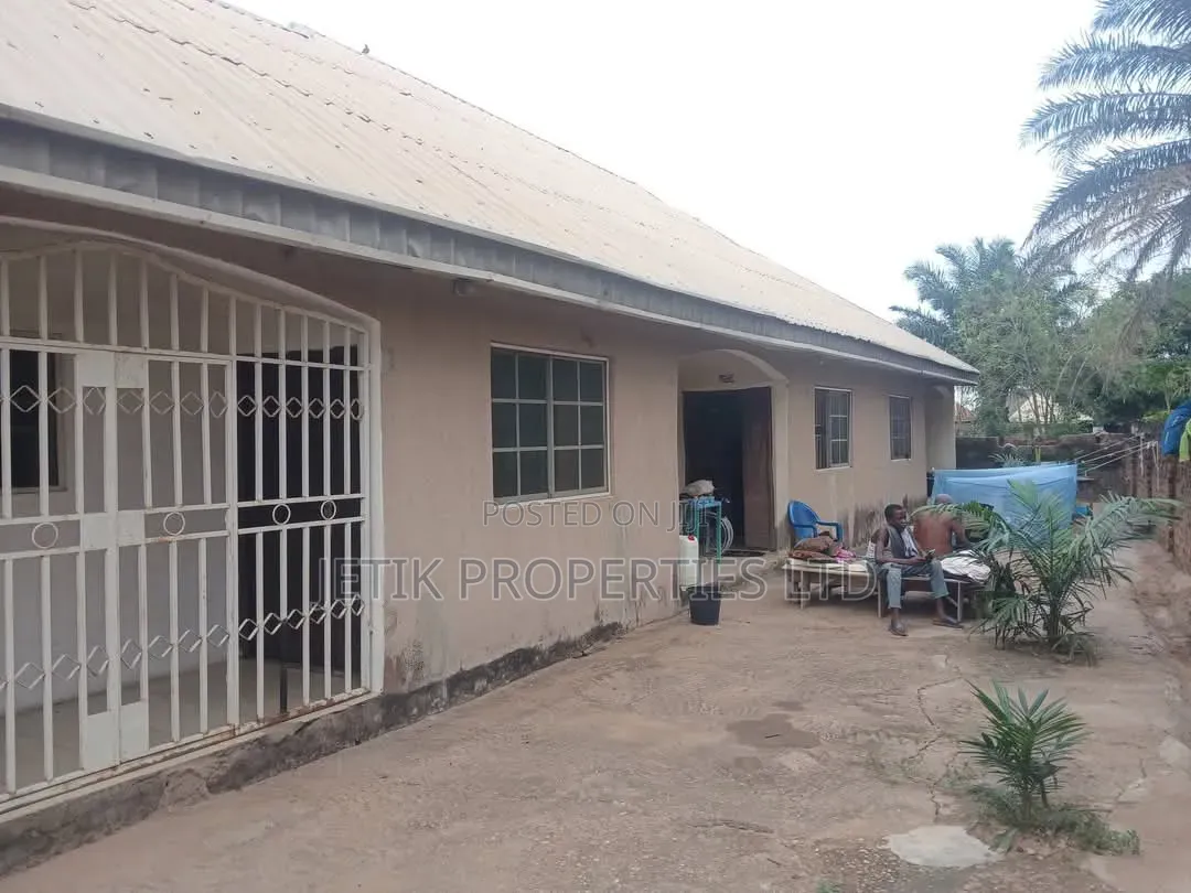 6bdrm Block of Flats in Behind Nkst Achusa, Makurdi for sale in Makurdi