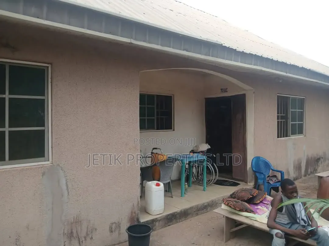 6bdrm Block of Flats in Behind Nkst Achusa, Makurdi for sale in Makurdi