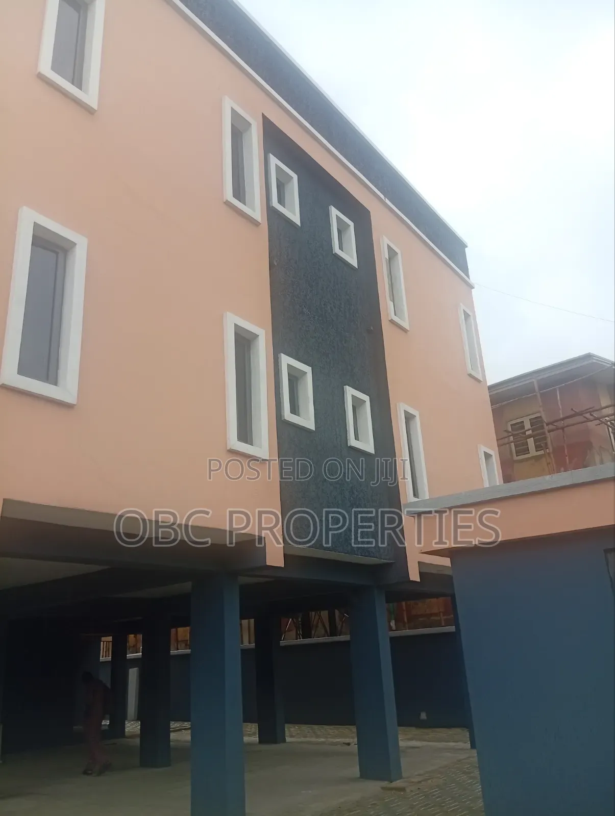 3 Bedrooms Flat With Rooms Ensuite in Soluyi