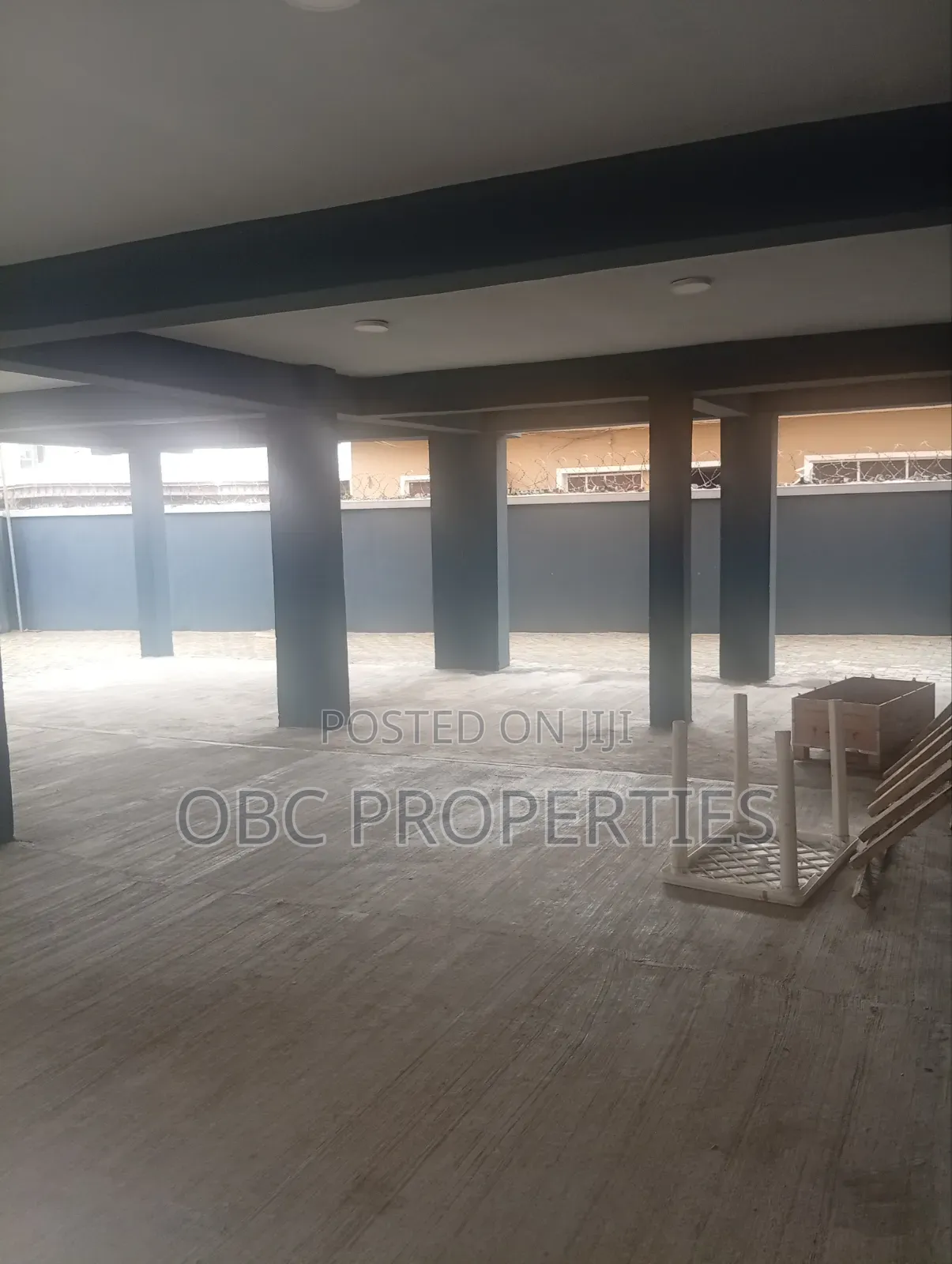 3 Bedrooms Flat With Rooms Ensuite in Soluyi