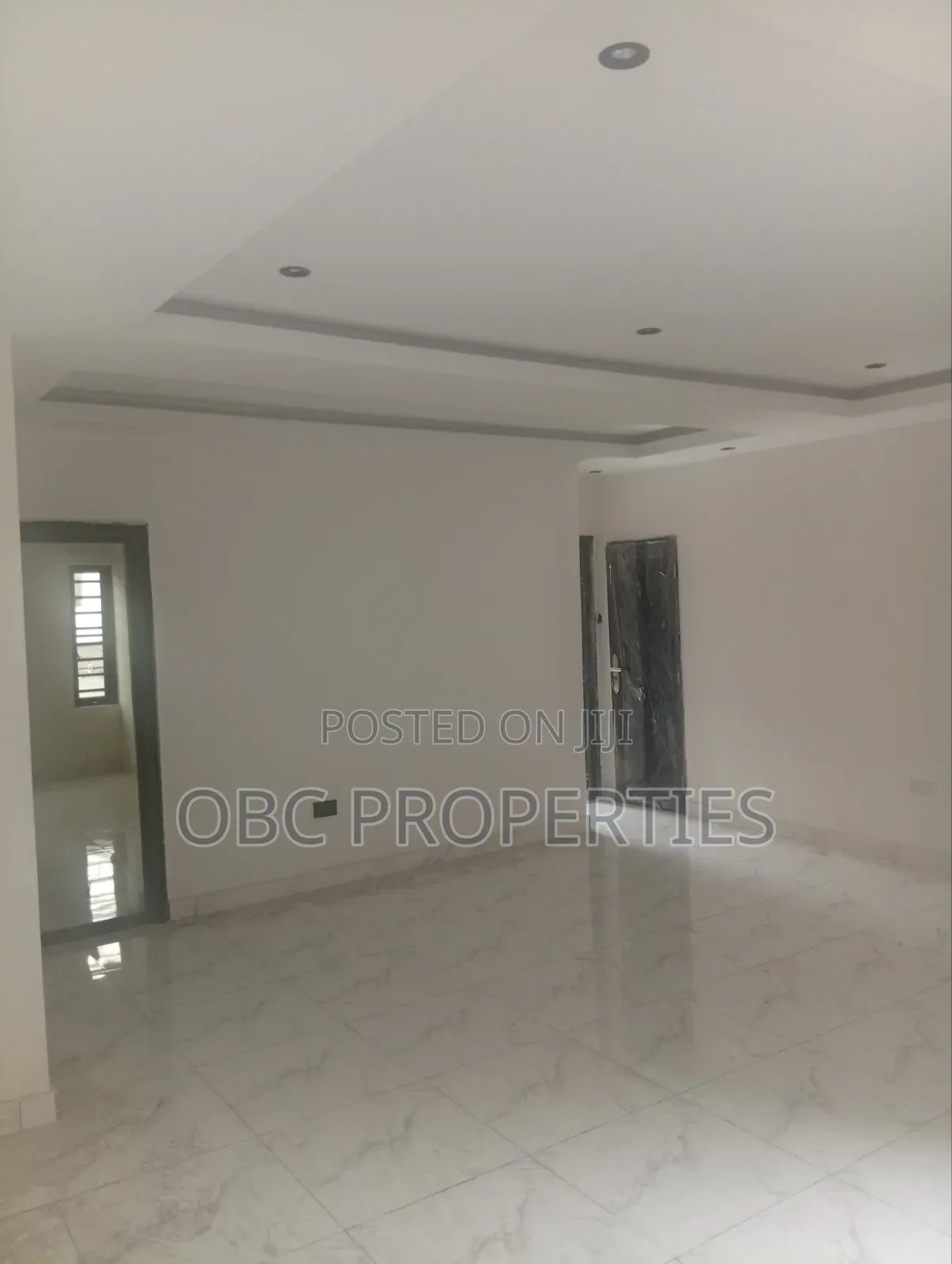 3 Bedrooms Flat With Rooms Ensuite in Soluyi