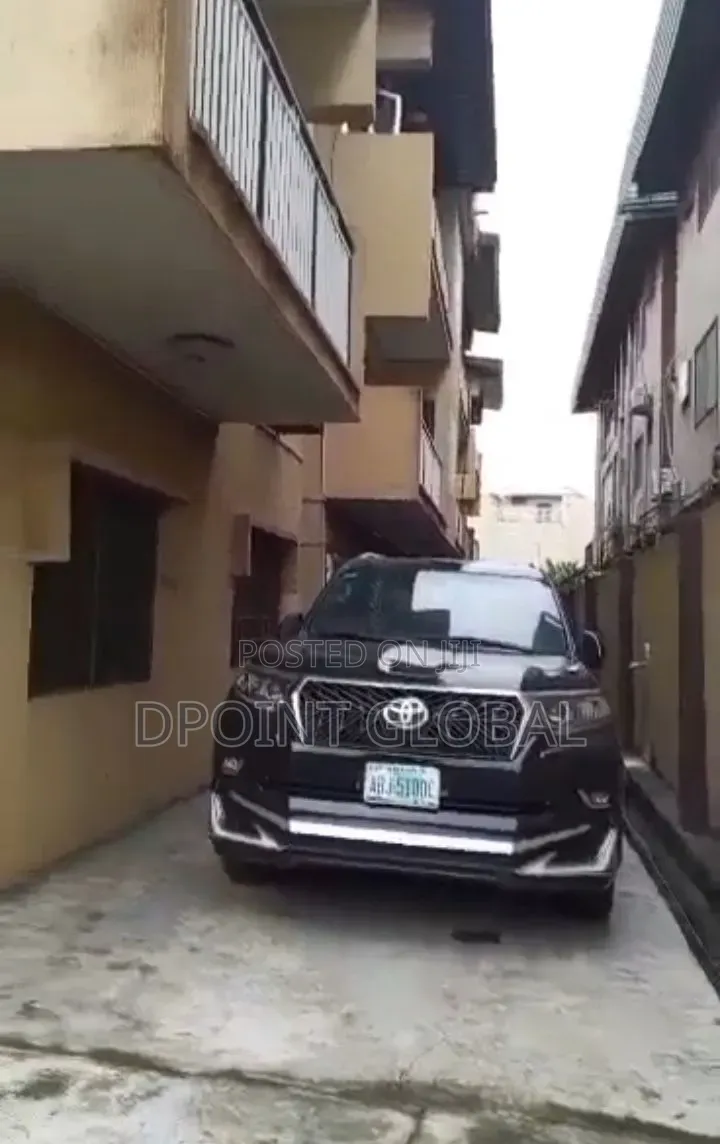 20bdrm Block of Flats in Ajao Estate for sale in Ajao Estate