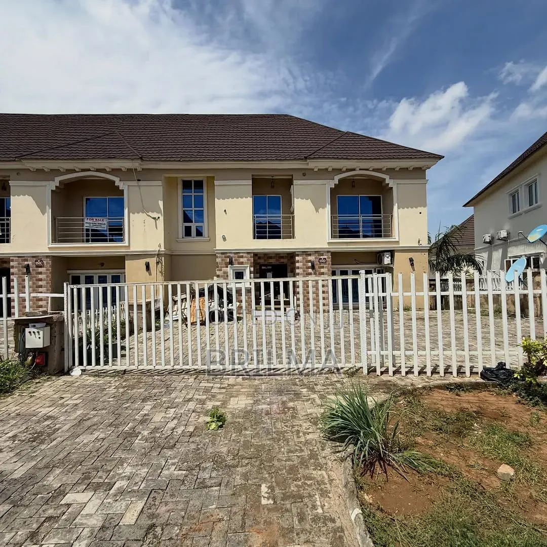 4bdrm Duplex in FHA for sale in FHA