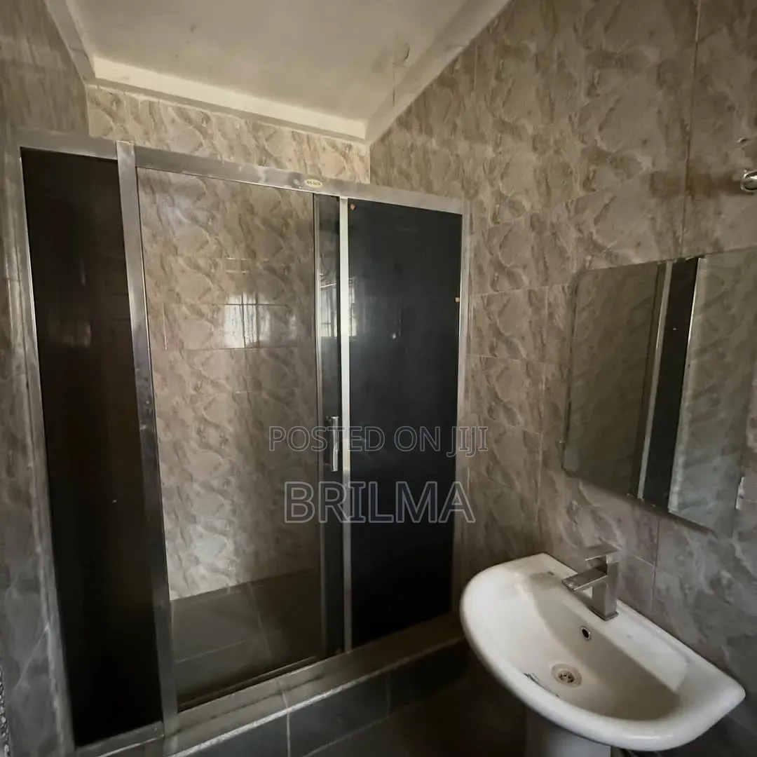 4bdrm Duplex in FHA for sale in FHA