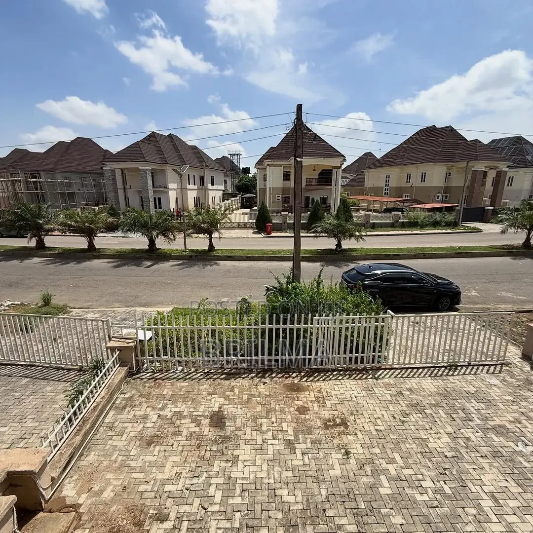 4bdrm Duplex in FHA for sale in FHA