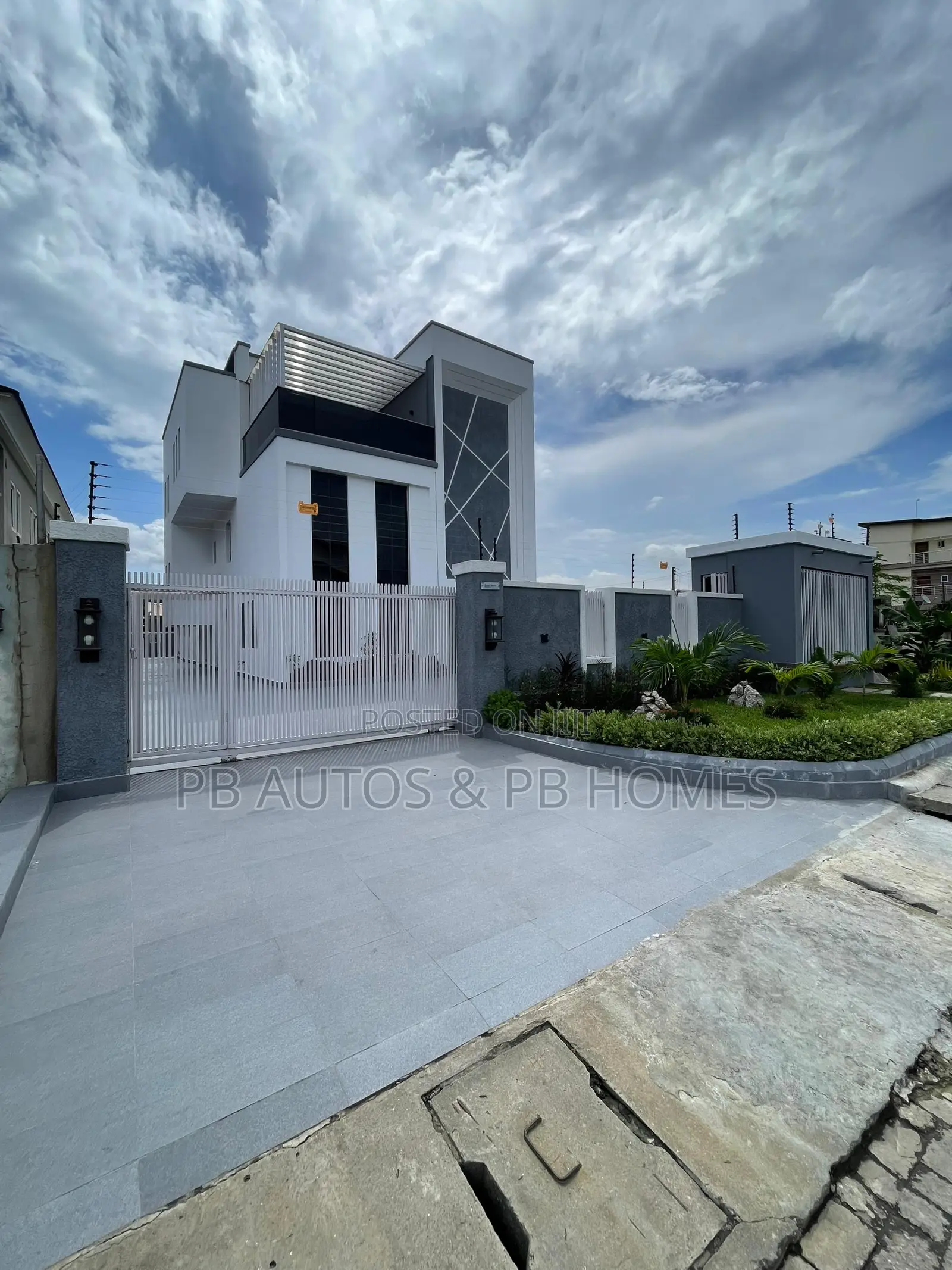 5bdrm Duplex in Lekki Phase 1 for sale in Lekki Phase 1
