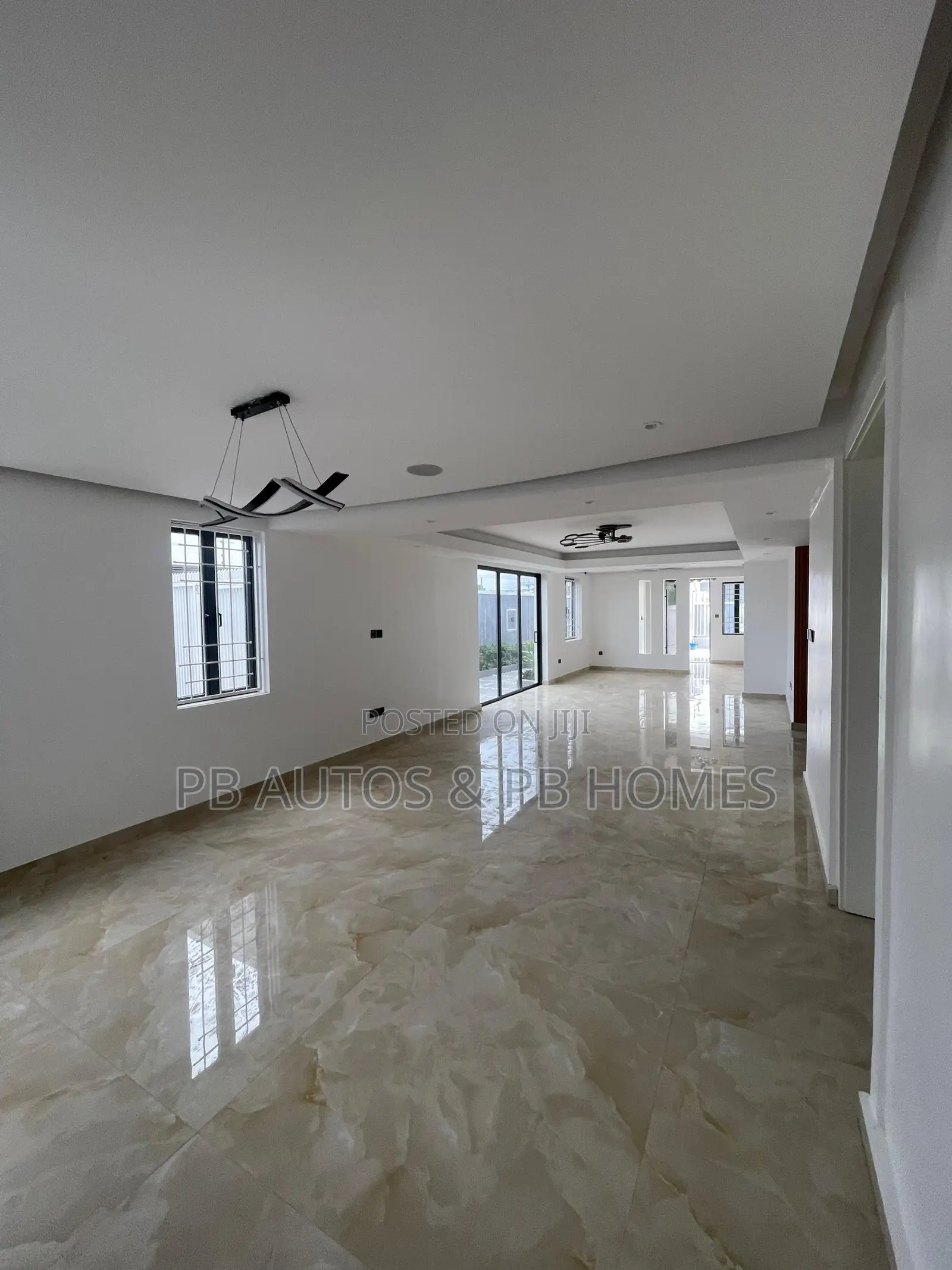 5bdrm Duplex in Lekki Phase 1 for sale in Lekki Phase 1
