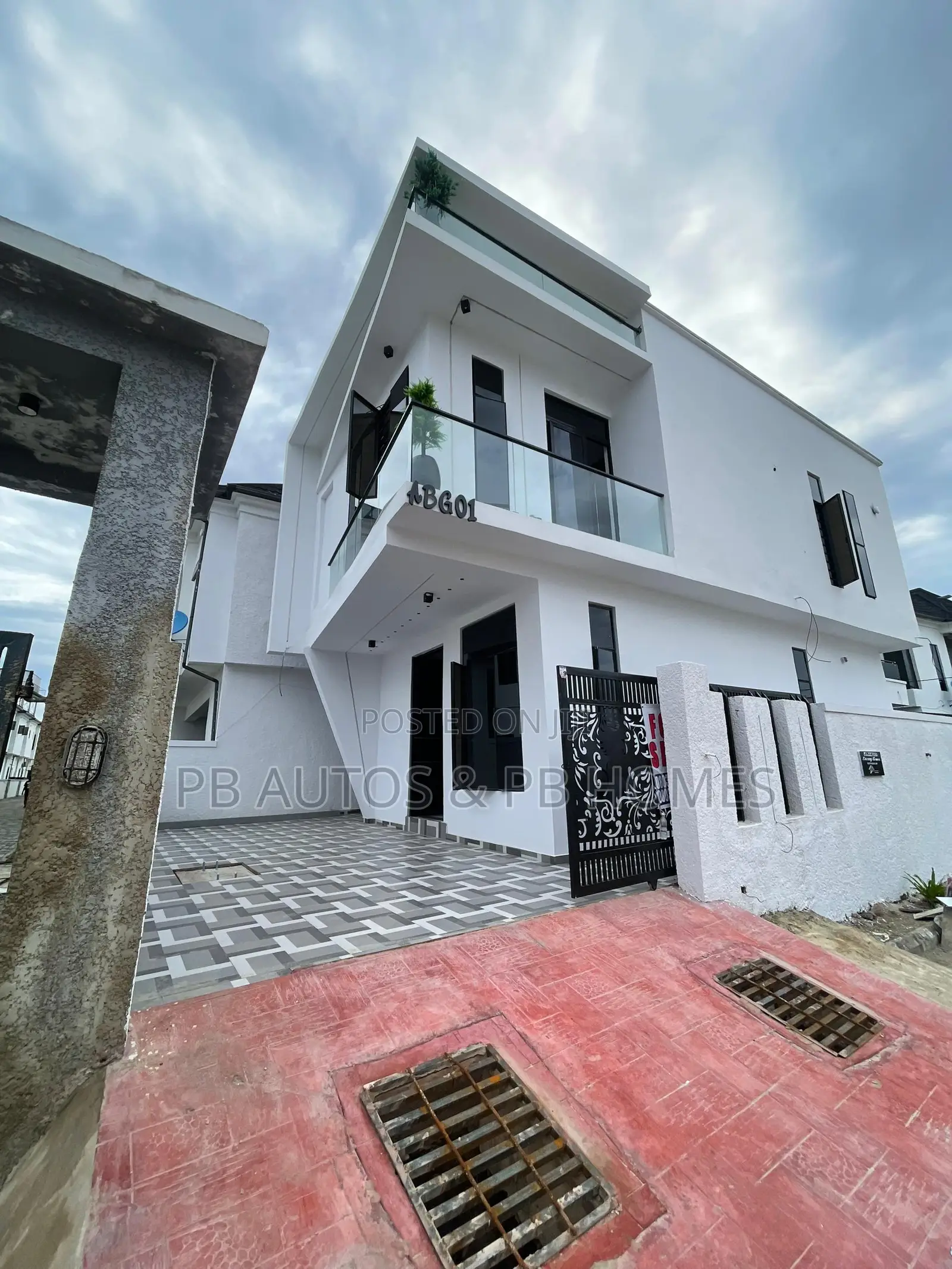 4bdrm Duplex in Ikota for sale in Ikota