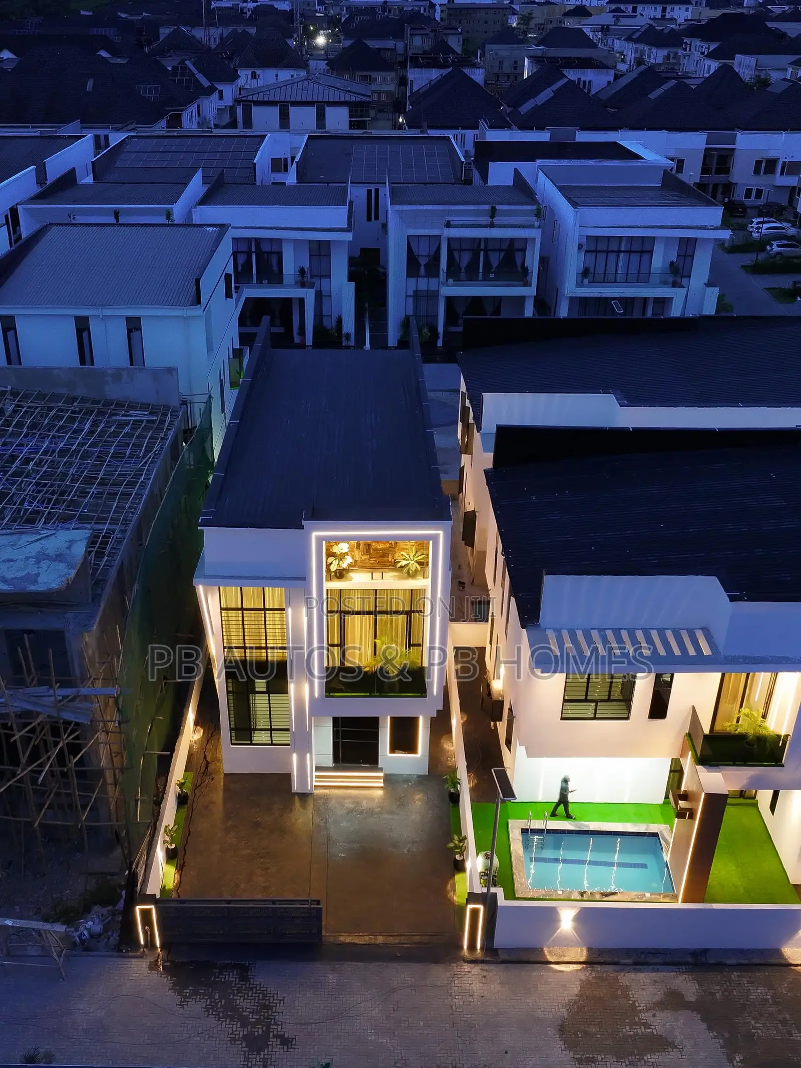 5bdrm Duplex in Chevron for sale in Chevron