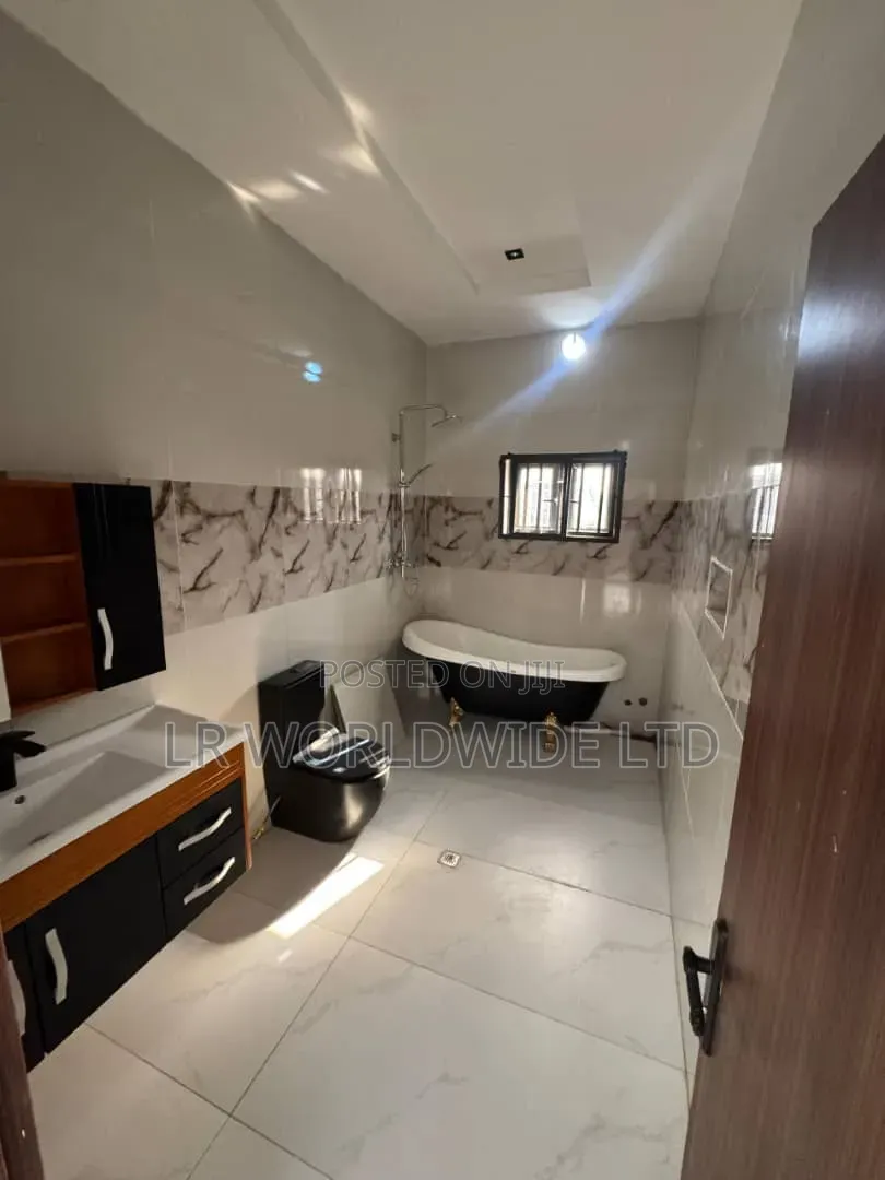 4bdrm Duplex in Sabon Lugbe for sale in Sabon Lugbe
