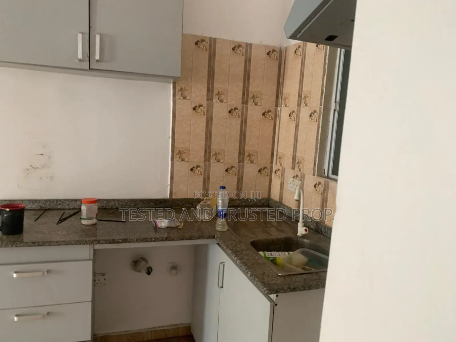 Mini Flat in Paradise Estate for rent in Chevron