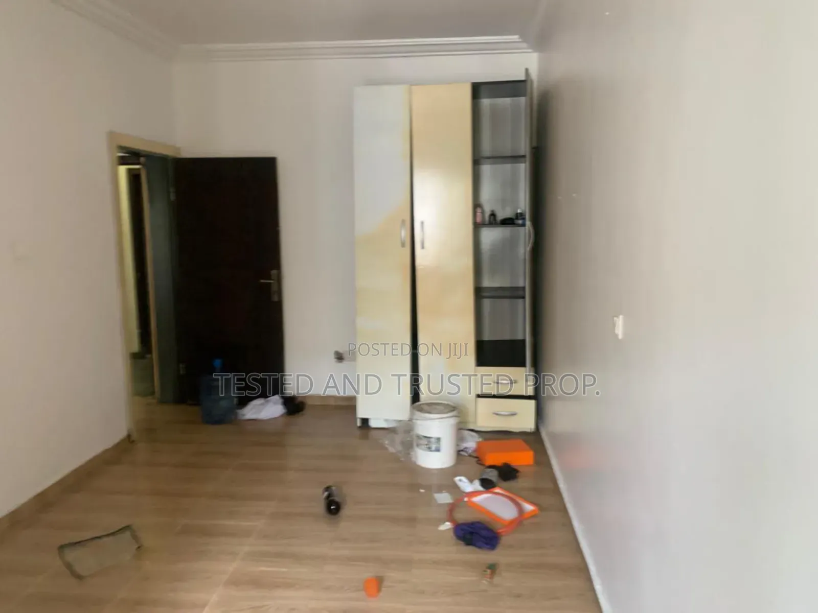 Mini Flat in Paradise Estate for rent in Chevron