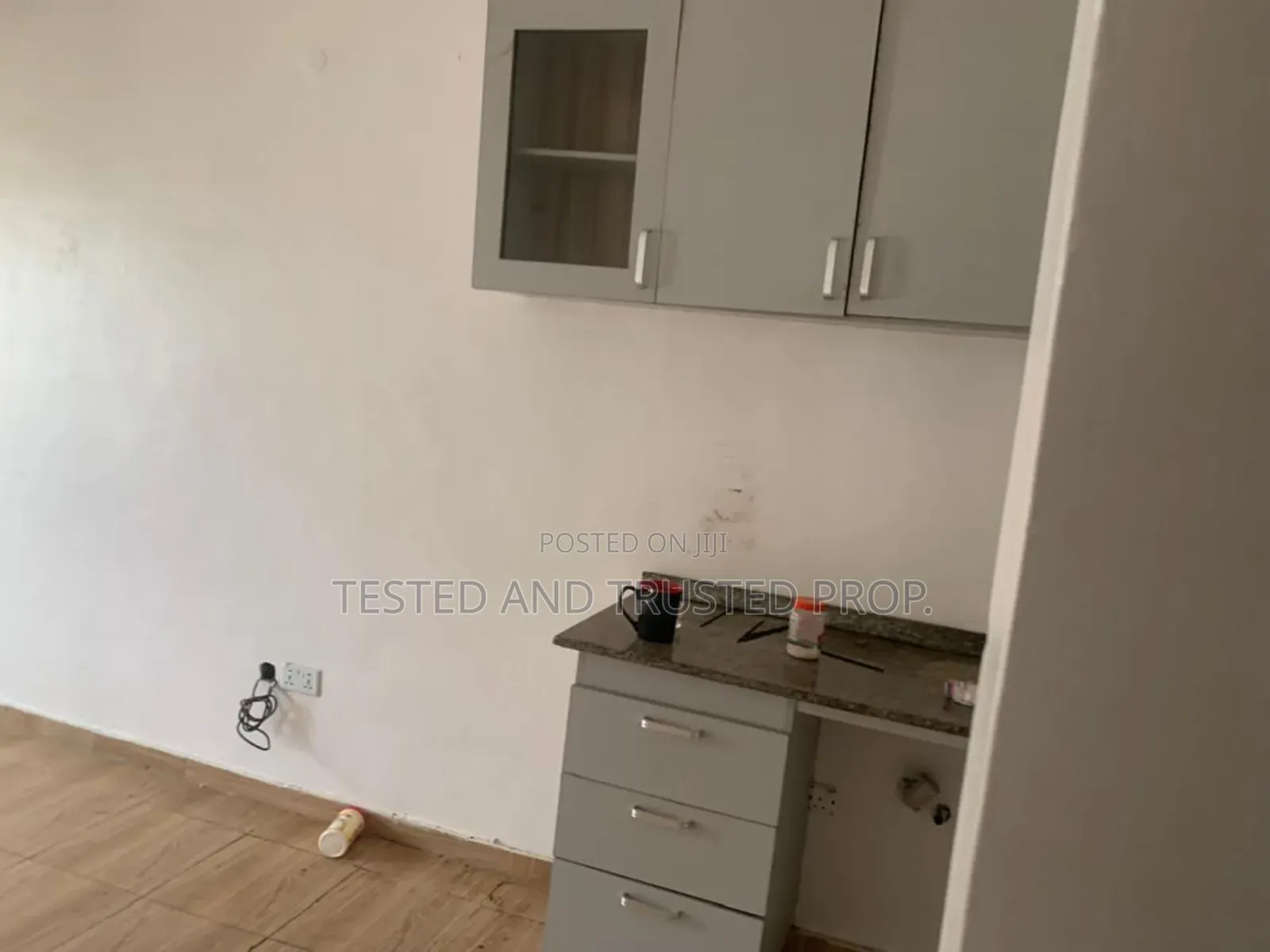 Mini Flat in Paradise Estate for rent in Chevron