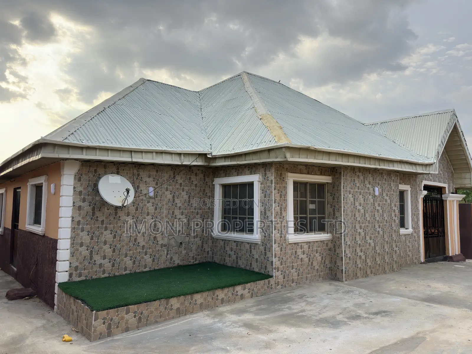 3bdrm Bungalow in Obasajo Road, Dutse-Alhaji for sale in Dutse-Alhaji