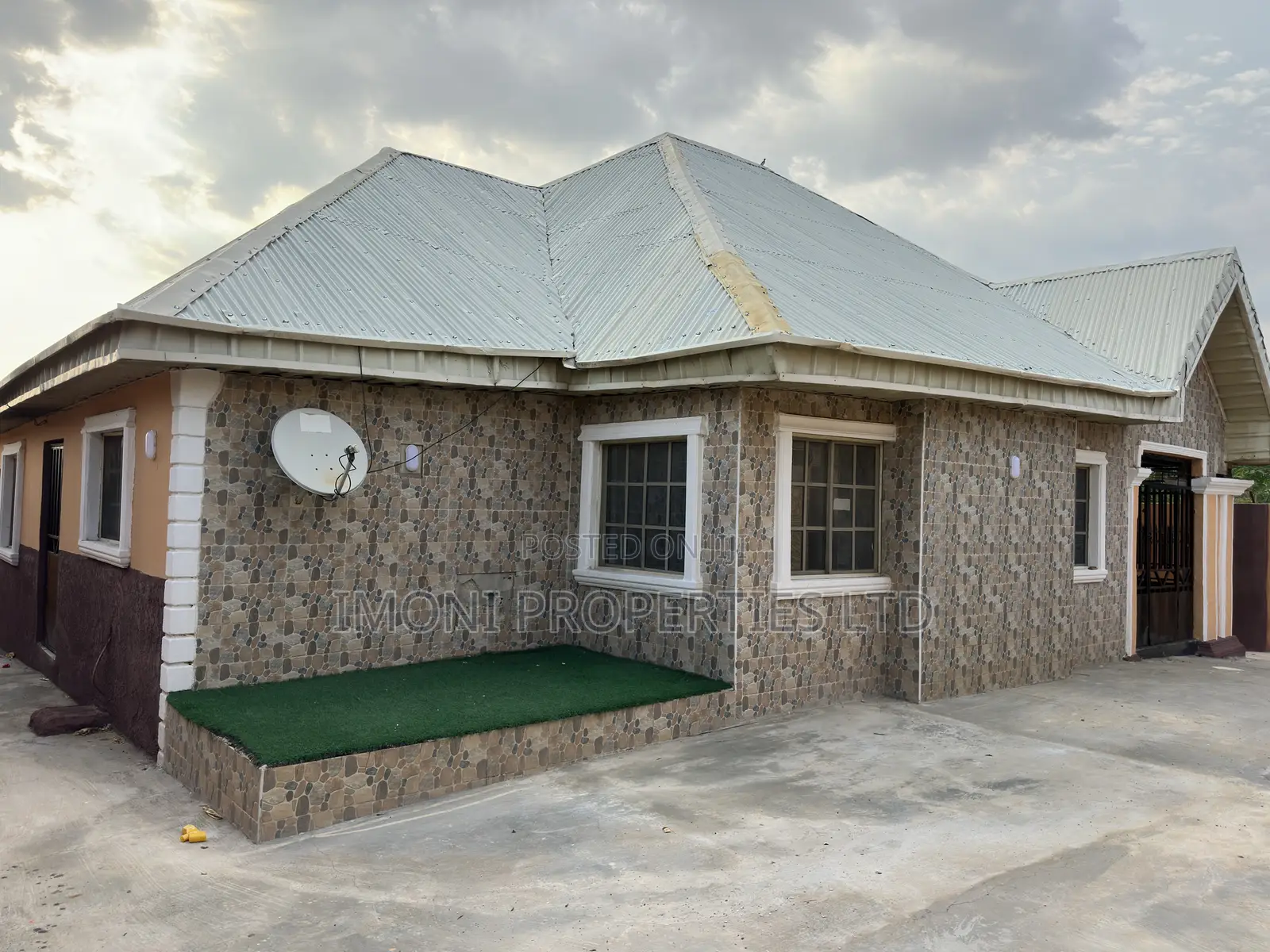3bdrm Bungalow in Obasajo Road, Dutse-Alhaji for sale in Dutse-Alhaji