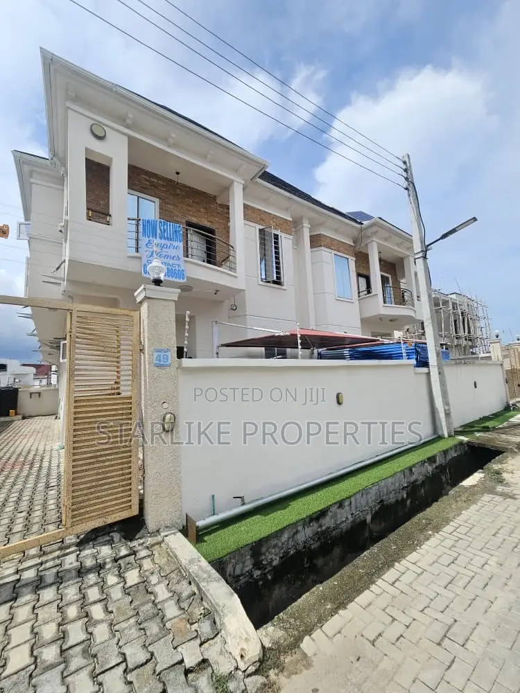 4bdrm Duplex in Ikota for sale in Ikota