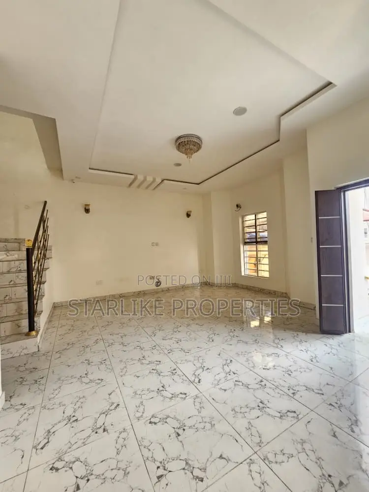 4bdrm Duplex in Ikota for sale in Ikota