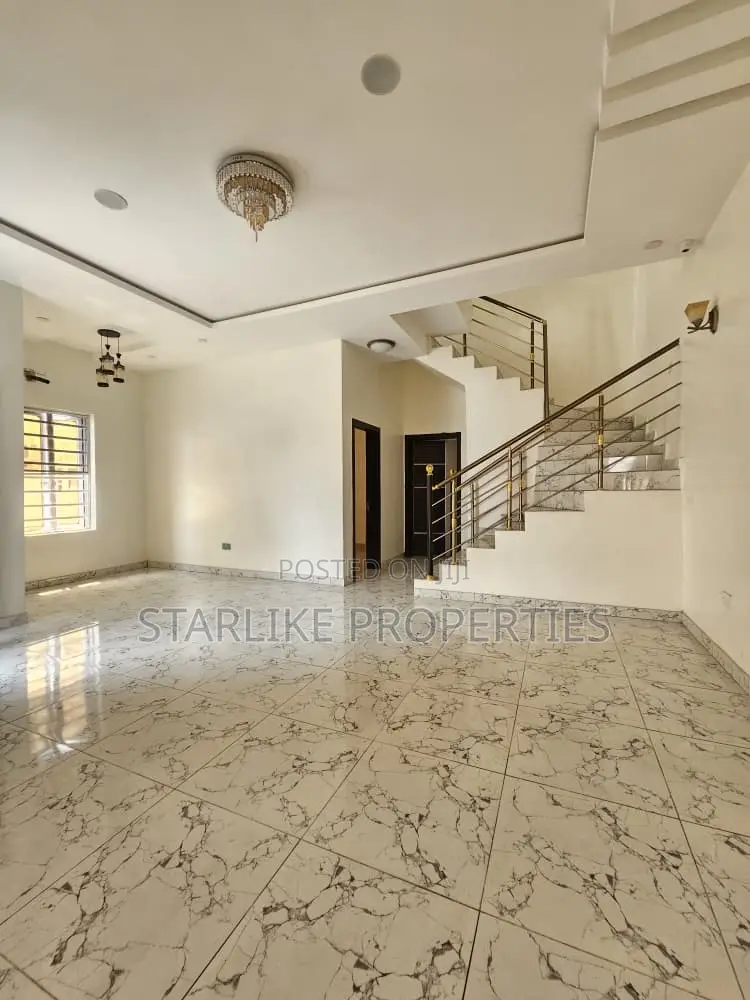 4bdrm Duplex in Ikota for sale in Ikota