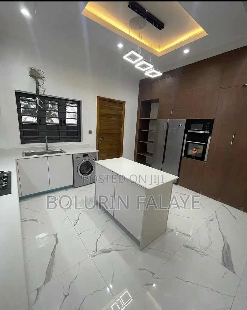 5bdrm Duplex in Megamound, Ikota for sale in Ikota