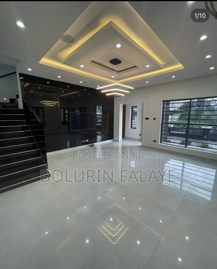 5bdrm Duplex in Megamound, Ikota for sale in Ikota