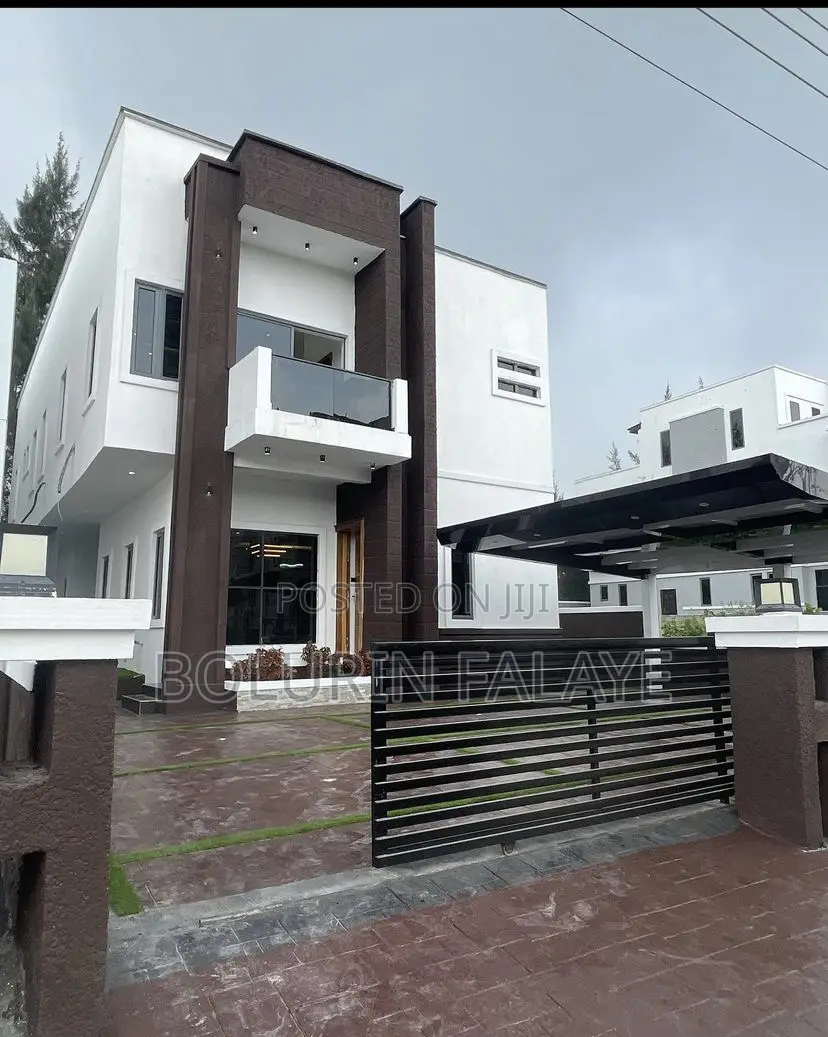 5bdrm Duplex in Megamound, Ikota for sale in Ikota