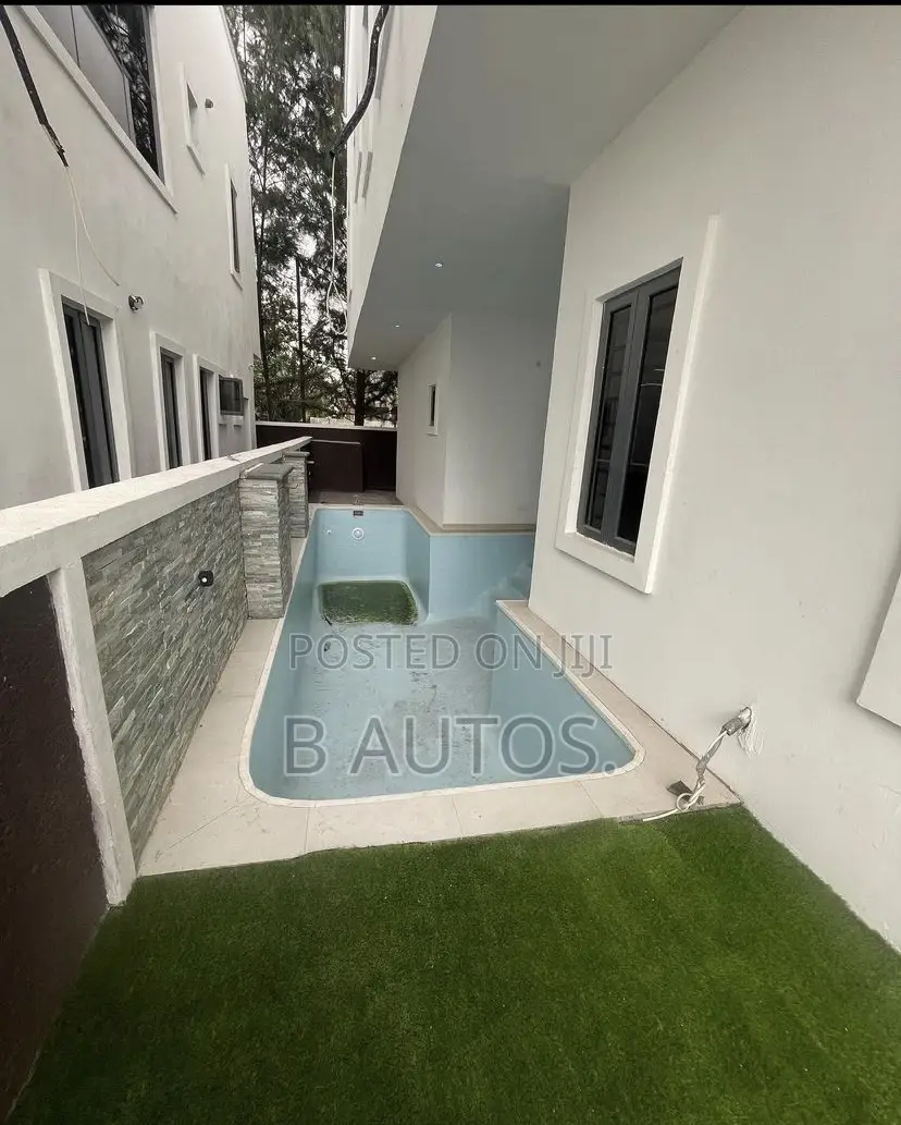 5bdrm Duplex in Megamound, Ikota for sale in Ikota