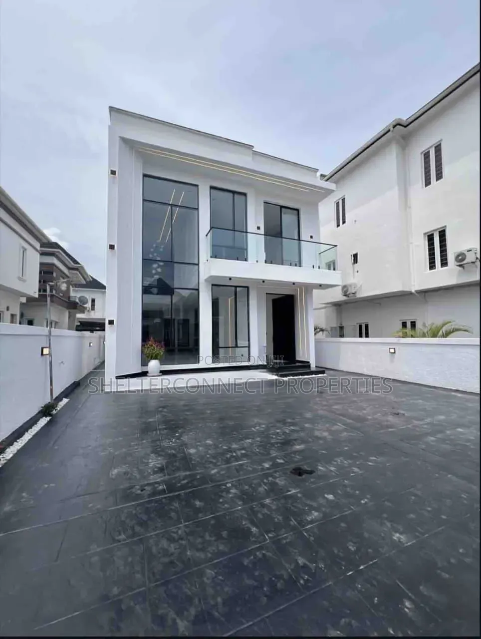 5bdrm Duplex in Lekki Expressway for sale in Lekki Expressway