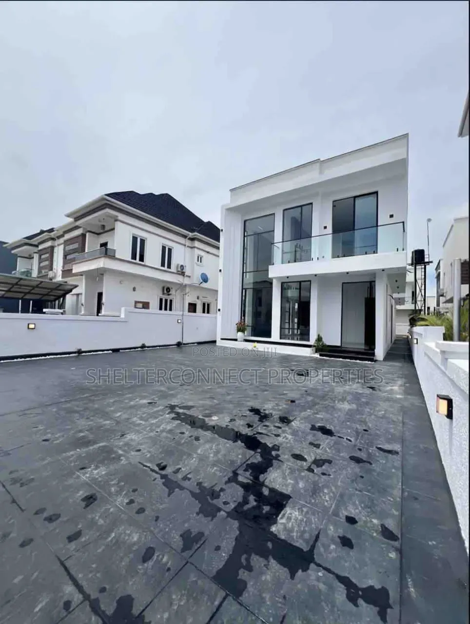 5bdrm Duplex in Lekki Expressway for sale in Lekki Expressway