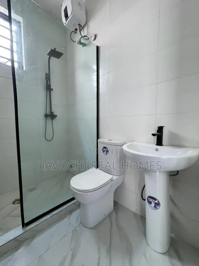 4bdrm Duplex in Ikota for sale in Ikota