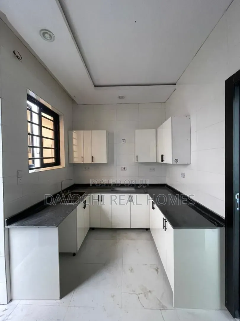 4bdrm Duplex in Ikota for sale in Ikota