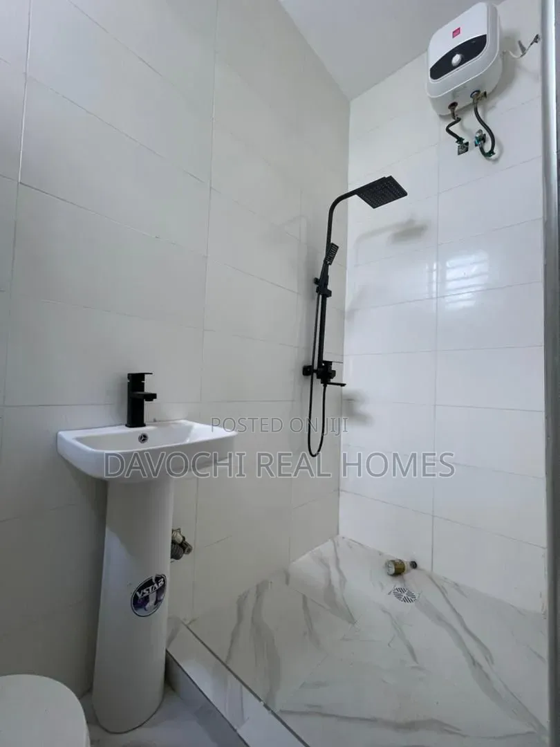 4bdrm Duplex in Ikota for sale in Ikota