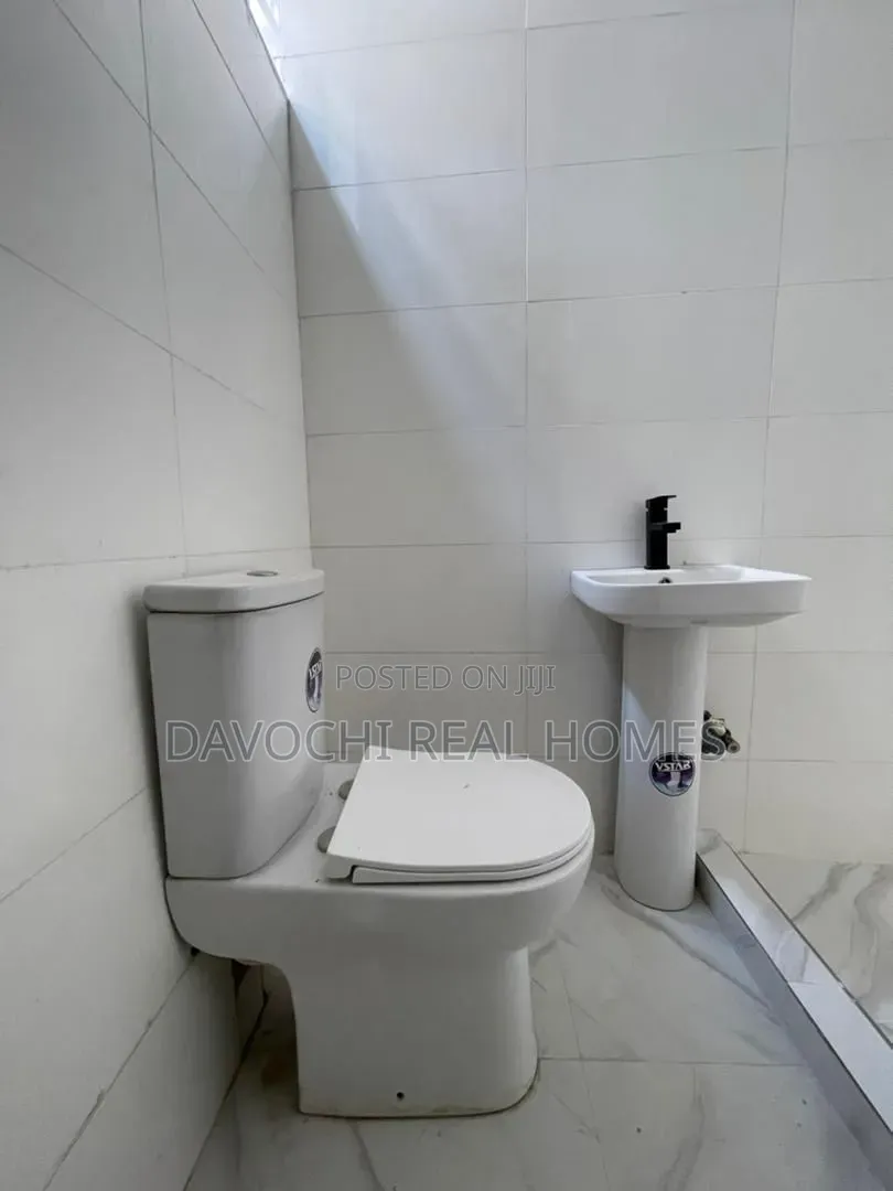 4bdrm Duplex in Ikota for sale in Ikota
