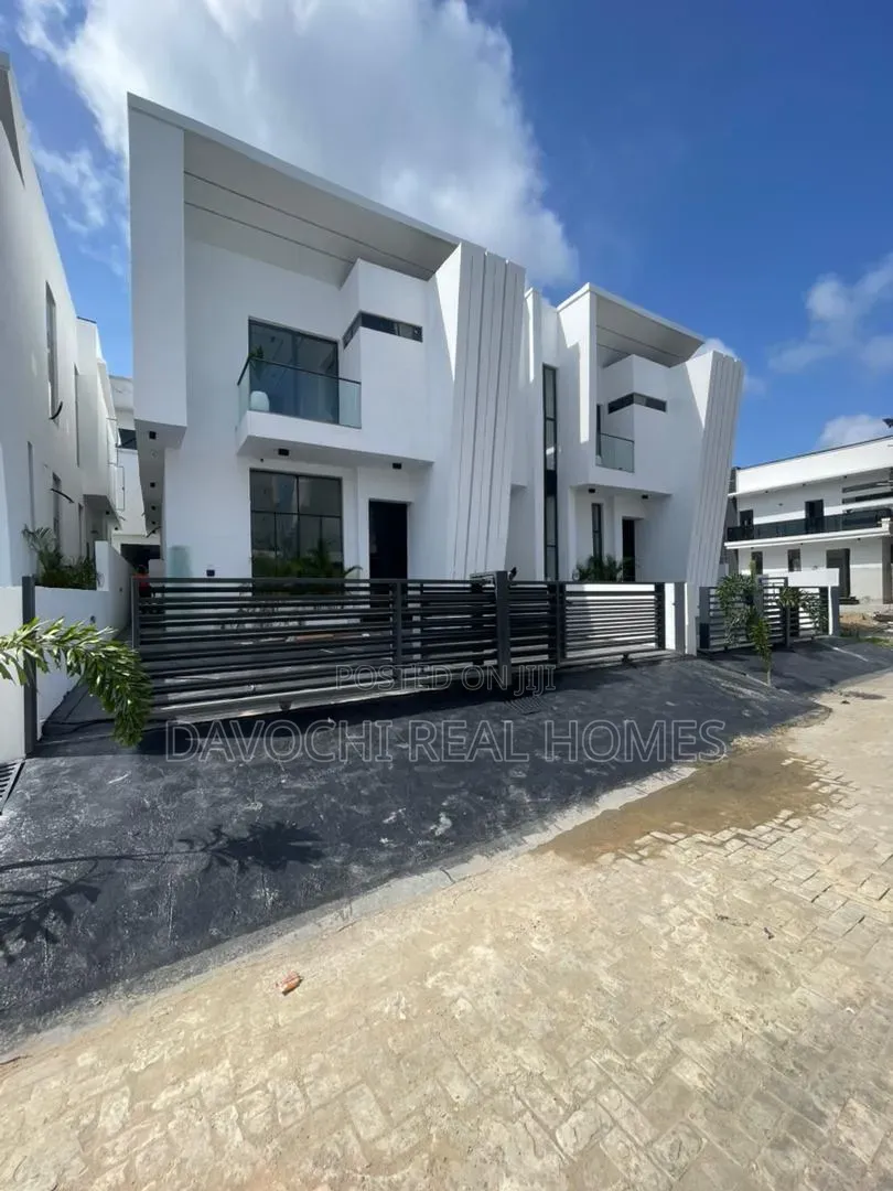 4bdrm Duplex in Chevron for sale in Chevron