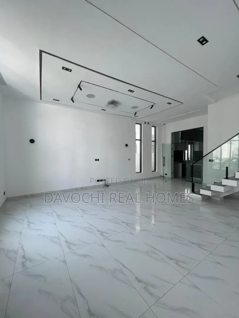 4bdrm Duplex in Chevron for sale in Chevron