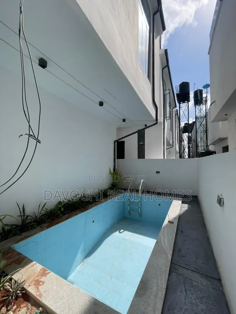 4bdrm Duplex in Chevron for sale in Chevron