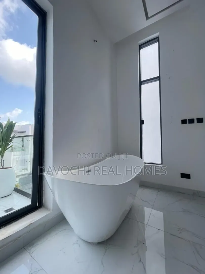 4bdrm Duplex in Chevron for sale in Chevron