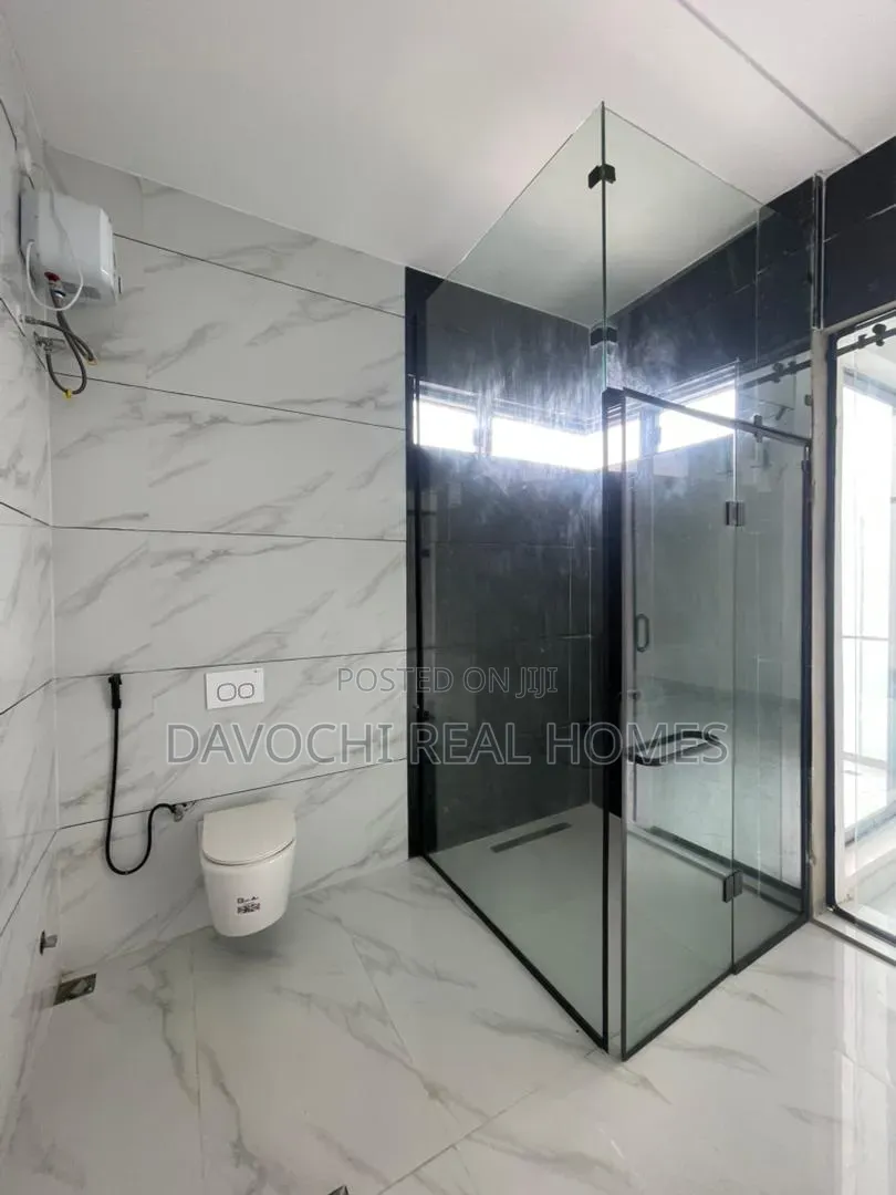 4bdrm Duplex in Chevron for sale in Chevron