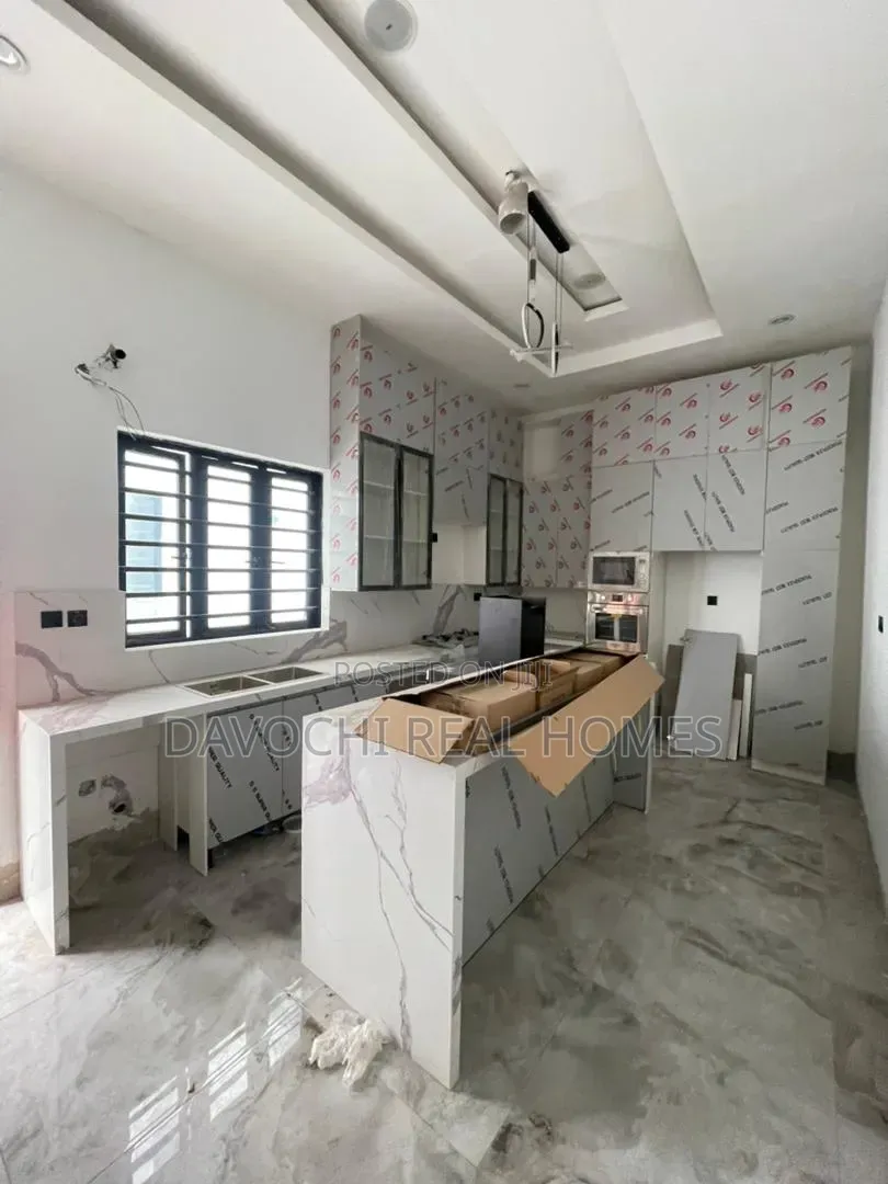 5bdrm Duplex in Osapa london for sale in Osapa london