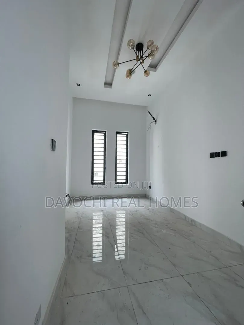 5bdrm Duplex in Osapa london for sale in Osapa london