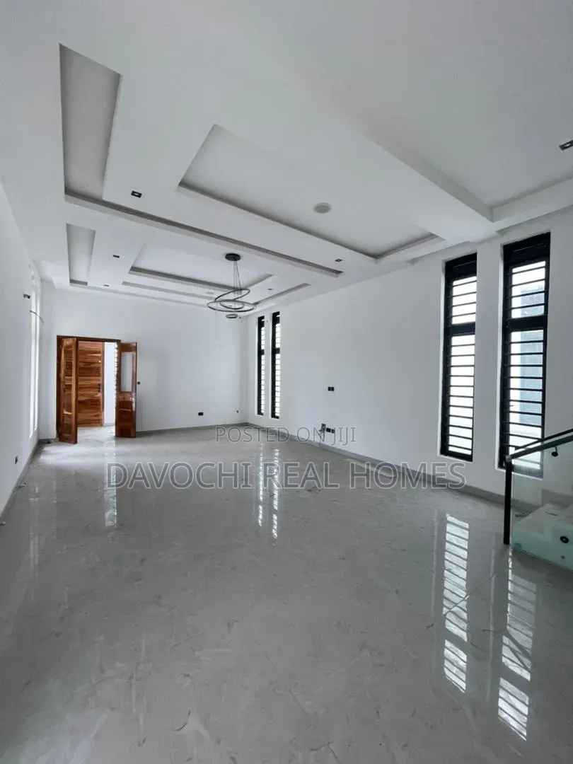 5bdrm Duplex in Osapa london for sale in Osapa london