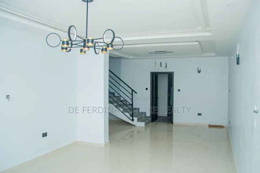 5 Bedroom Townhouse/Terrace in Life Camp for Sale in Life Camp