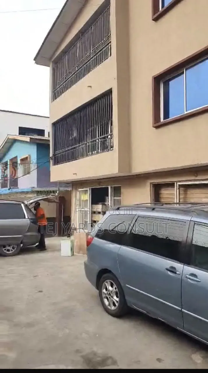6bdrm House in Toyin Street for sale in Toyin Street