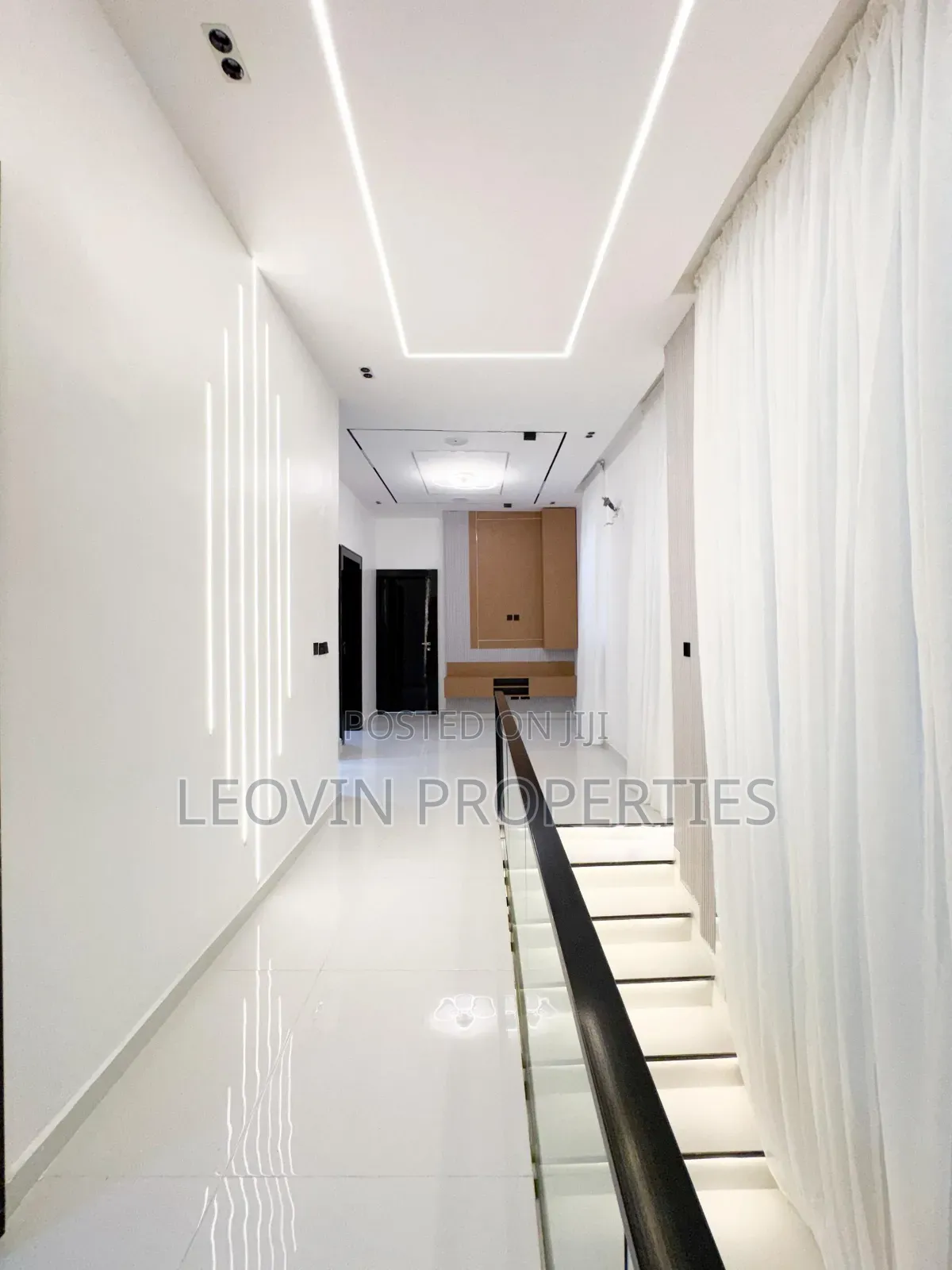 5bdrm Duplex in Chevron Lekki Luxury for sale in Lekki Expressway