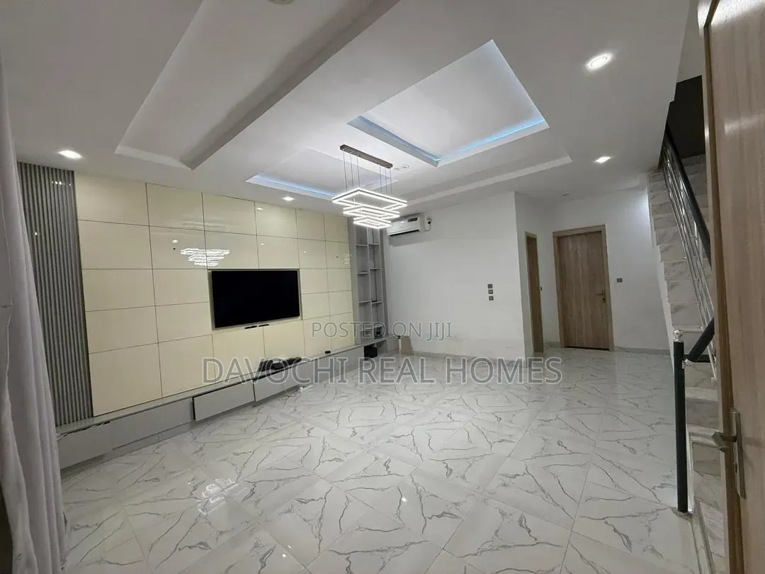 4bdrm Duplex in Lekki Phase 1 for rent in Lekki Phase 1