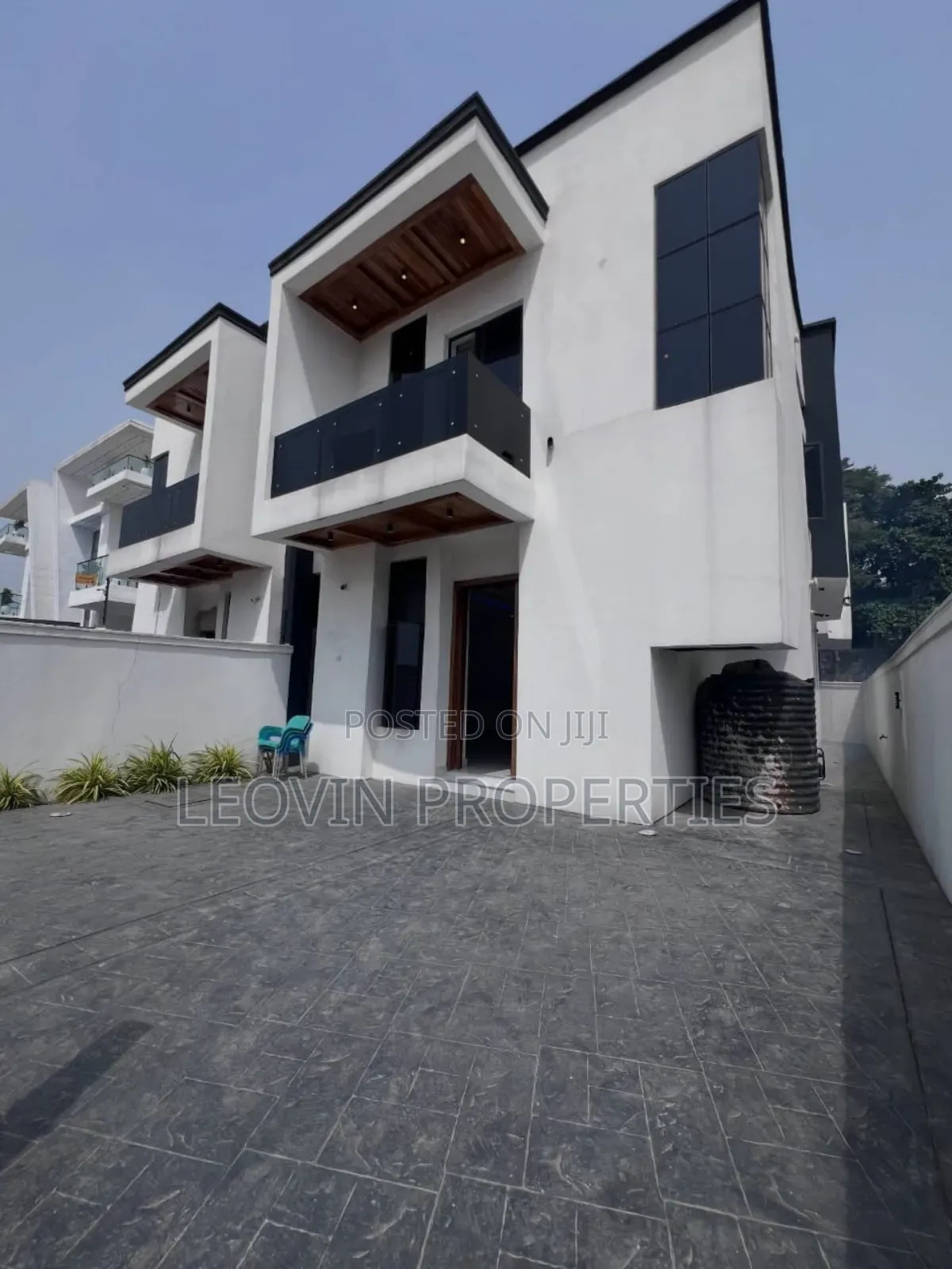 4bdrm Duplex in Chevron Lekki Estate for sale in Lekki Expressway